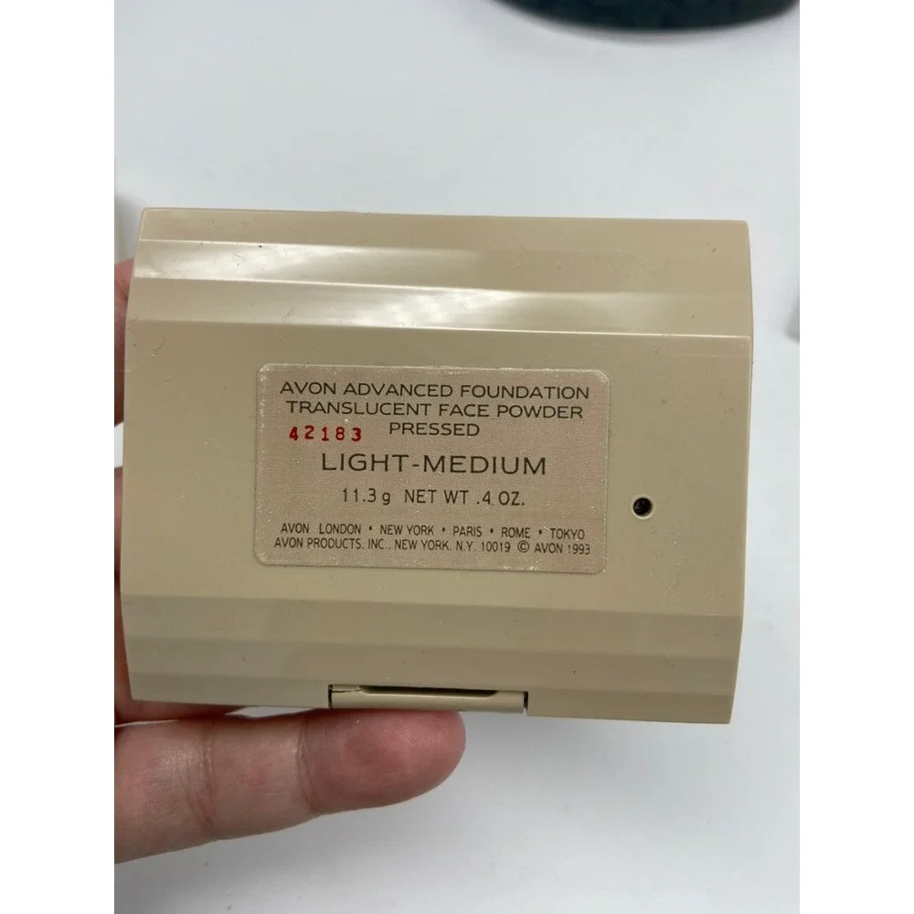 Avon Advanced Foundation Translucent‎ Face Powder Pressed Light Medium Liposomes